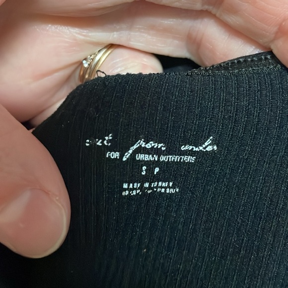 Out From Under size Small Petite Black Sleeveless Halter V-neck Ribbed Crop Top - Picture 2 of 7